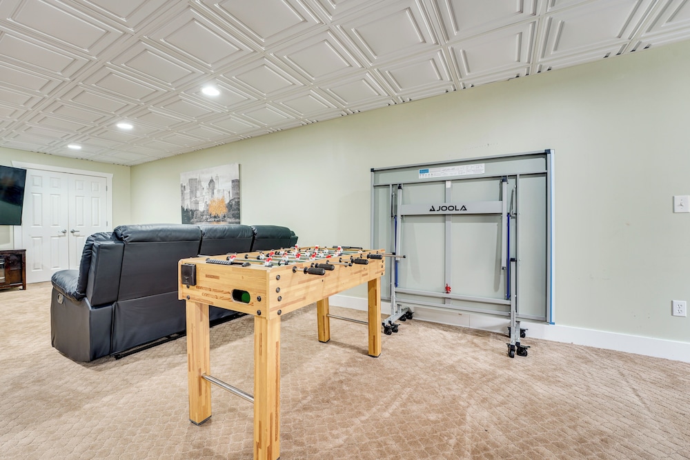 Spacious Family Getaway: 8 Mi to Main St Ann Arbor