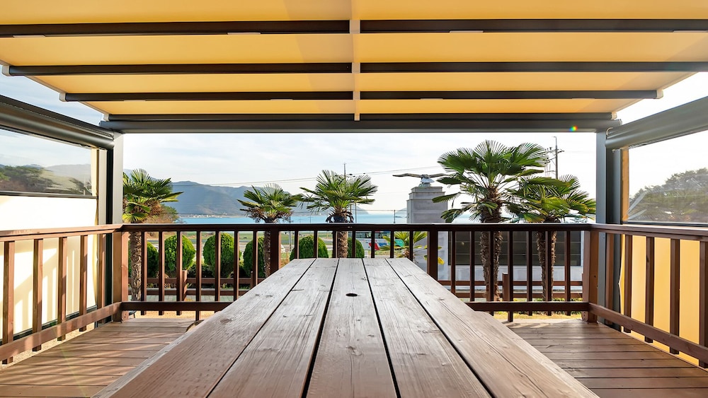 Pension Manoa