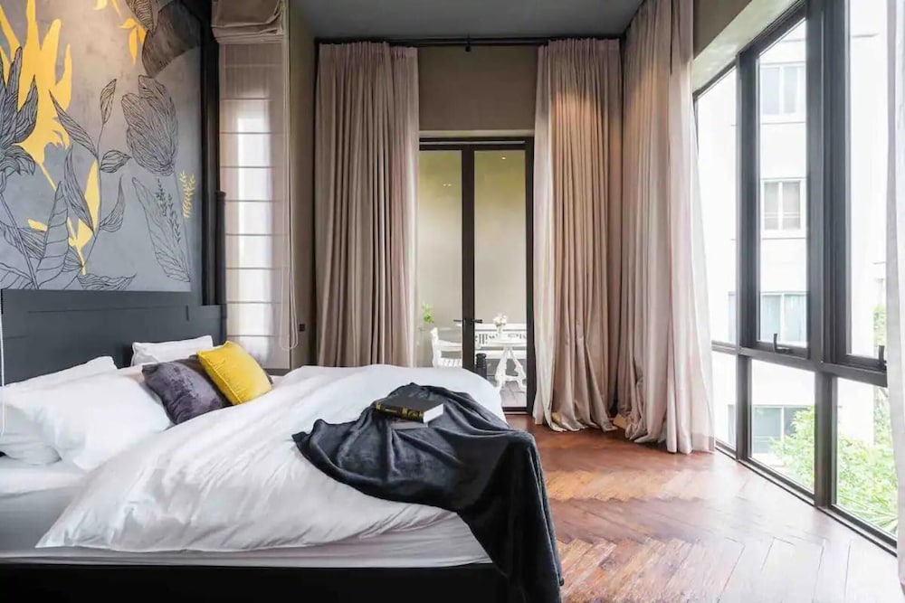 Luxury Pool Villa With Jacuzzi & Lift by Thonglor