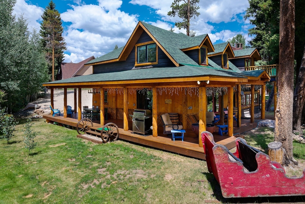 The River House 3 Bedroom Cabin