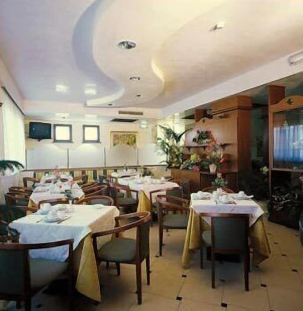 Hotel Le Ville - Image 1