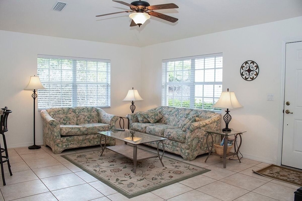 Rotonda West 2 Bedroom Condo w Lanai 9 miles to Gulf Beaches 2 Condo