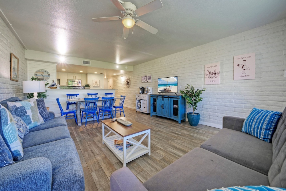 Tropical Haven by Avantstay 4min Walk to Beach Pool Remodeled Interior