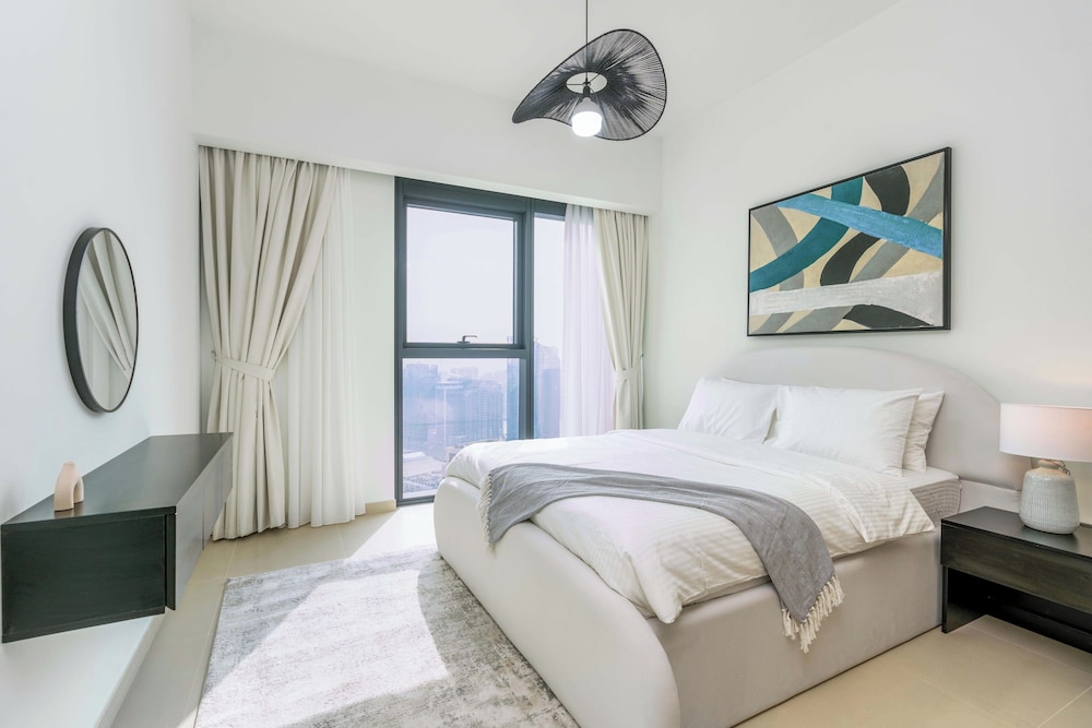 2BR High Floor Act I Act II T1