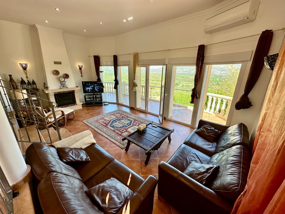 Casa Luna - Three Bedroom Villa With Stunning View