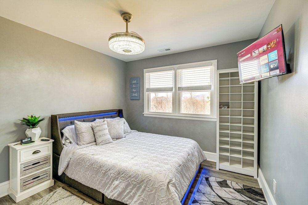 5 Mi to Dtwn: Family-friendly Home in Roanoke!