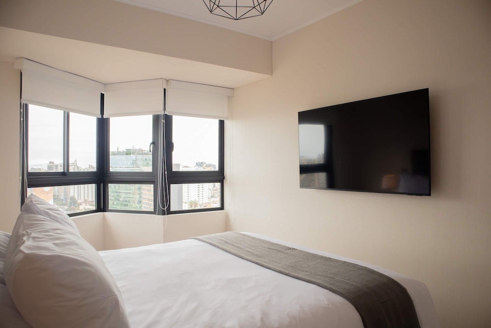 w Awesome 2BR Apartment in Miraflores