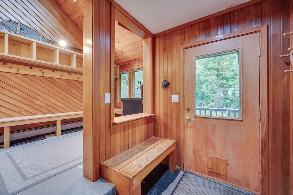 Ski-in Condo w/ Hot Tub on Burke Mtn Slopes!