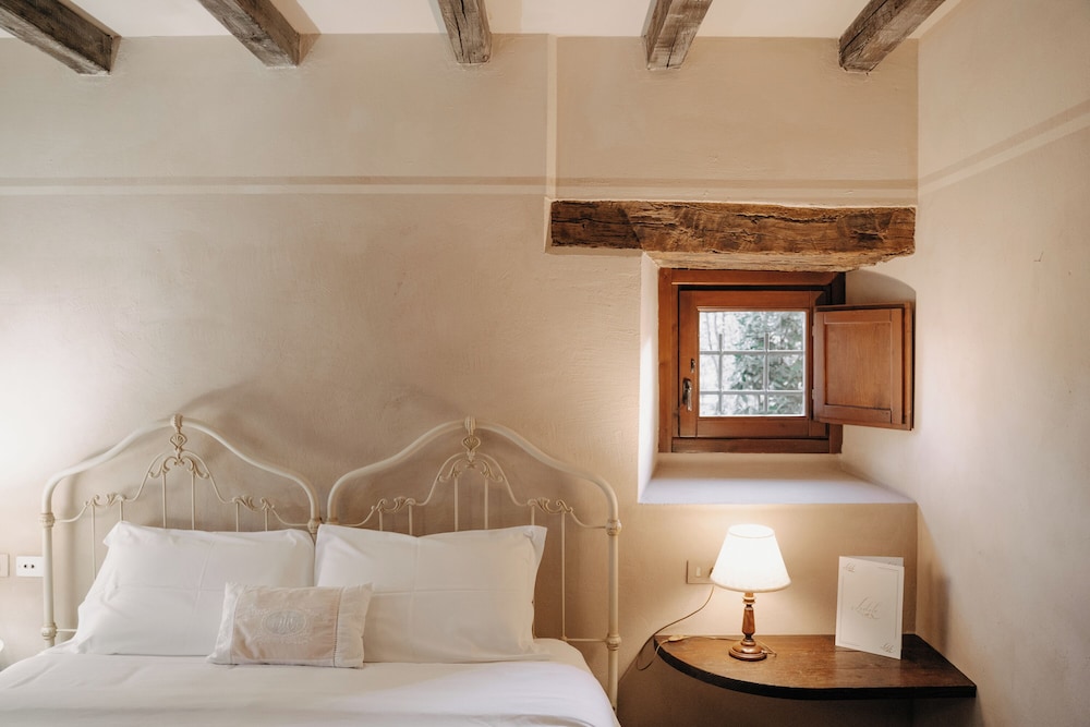 LODOLE COUNTRY HOUSE