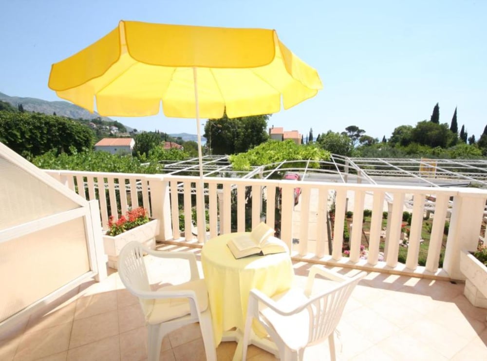 Apartments & Rooms Cakelic II