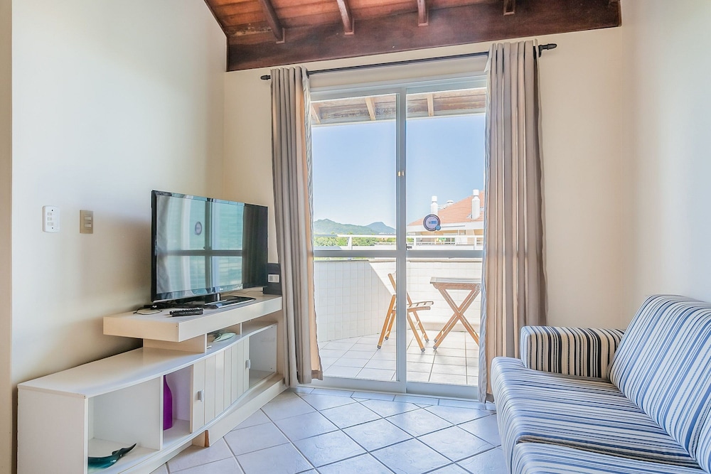 Cozy Two-story House Just 120m From the Beach! EDE