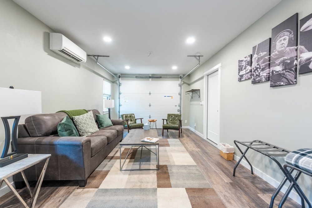 Zander Haus 3 Bedroom Home by RedAwning