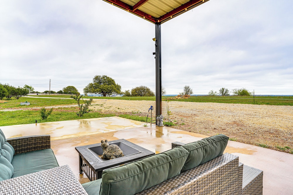 The Greek Island Ranch Near Dtwn Mineral Wells