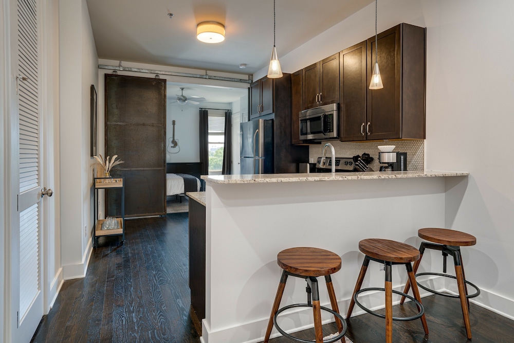 Lofts At 30th - Urban Lodge - Mins to Broadway!