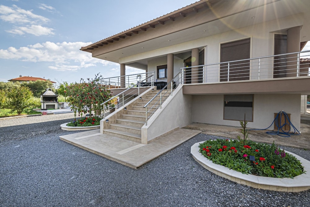 Villa George by Rentalspro