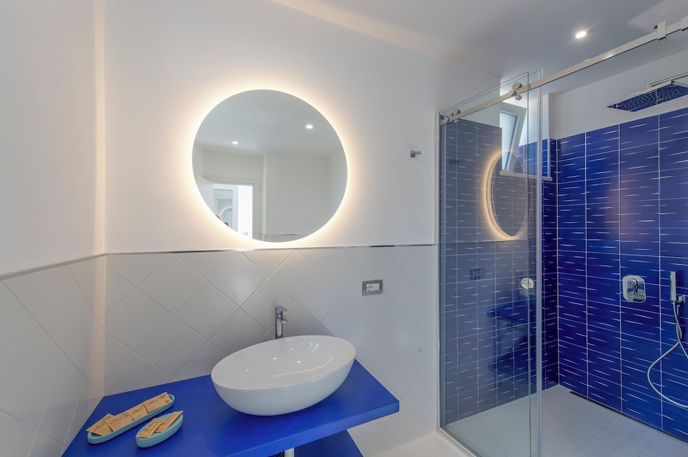 YourHome - Casa Lucente en Positano — bathroom