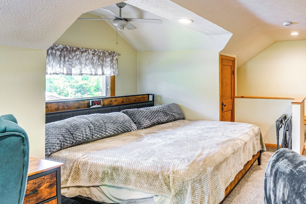 3 Mi to Seneca Lake: Couple's Apt w/ River Access