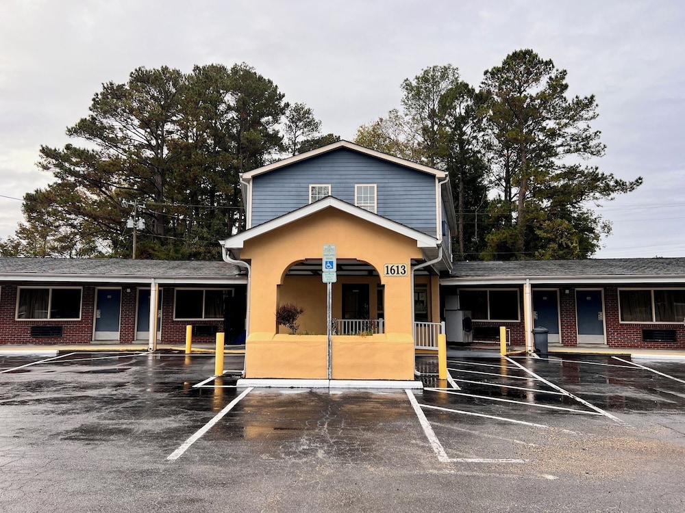BUDGET INN