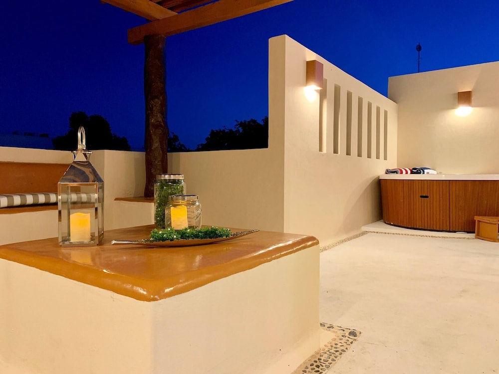 Sleeps 4-6-amazing 2 Bedroom Ph With Bbq & Jacuzzi