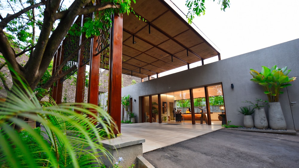 Le Petit Village Hotel & Spa