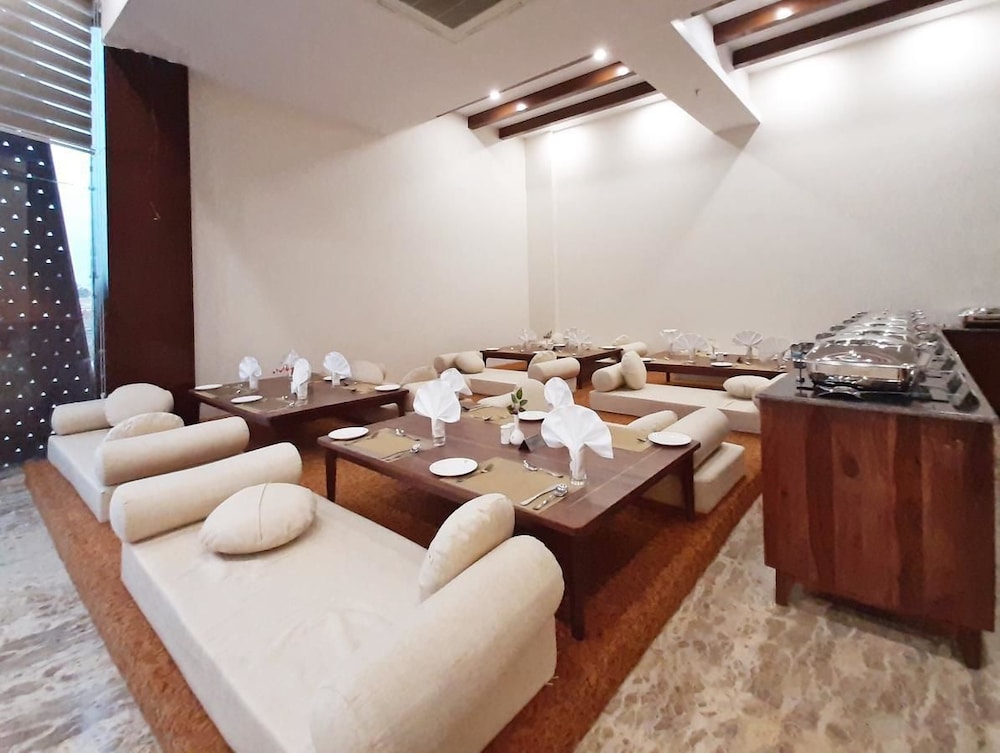 Food & Beverage