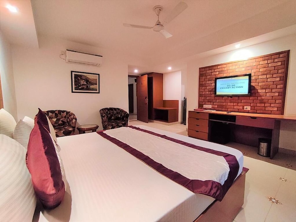 The Angel Hotel And Suites