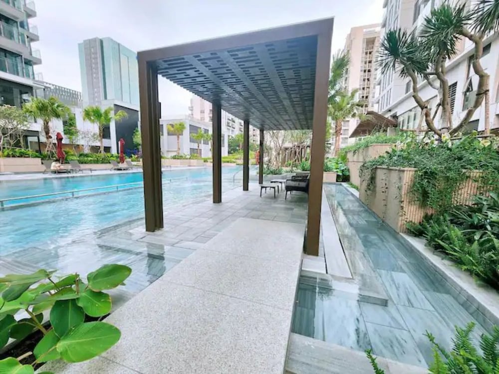 Cardinal Court Apartment