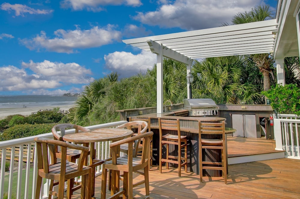 114 Ocean Boulevard by Avantstay Beachfront Infinity Pool Basketball Court Recently Renovated