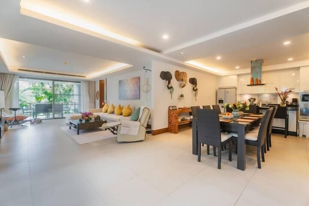 Elegant Beachfront 3BR Condo at Pearl of Naithon