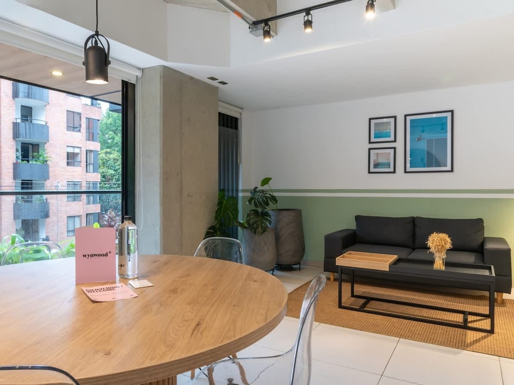 Cozy 3 BR w Balcony in Laureles Medell n