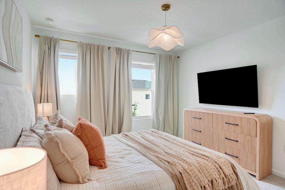 Luxury 7BR Villa, Pool, Spa & Game Room