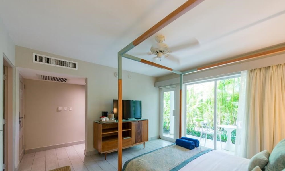 VH Atmosphere - Adults Only - Property Image 10