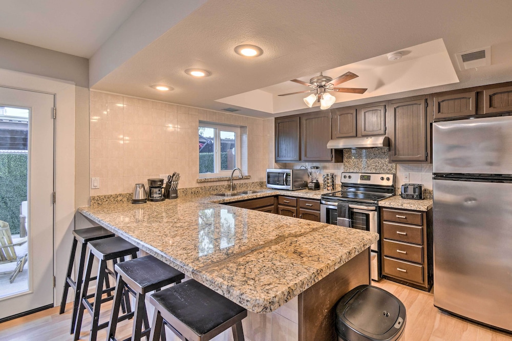 Scottsdale Gem: Pool Access, Walk to Old Town