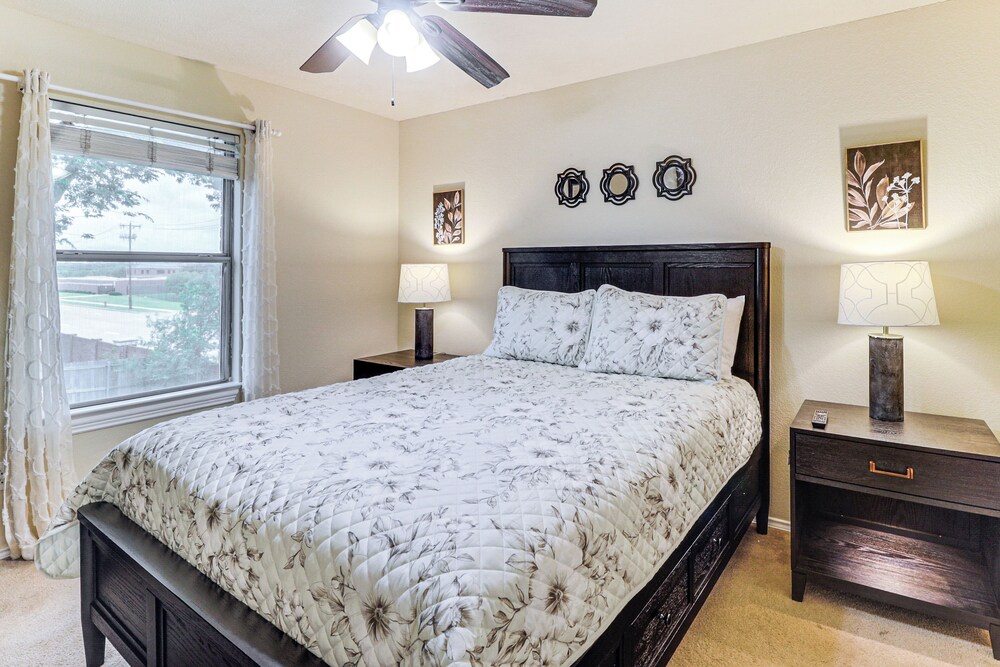 Near At&t Stadium & Six Flags: Texas Family Home!