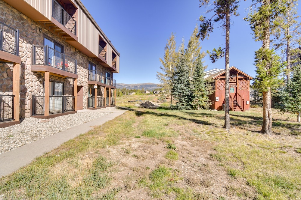 Elevated Fraser Condo w/ Mountain View & Amenities