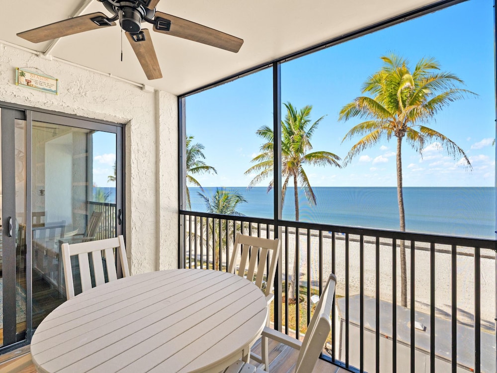 Seaside 2 by Distinctive Beach Rentals