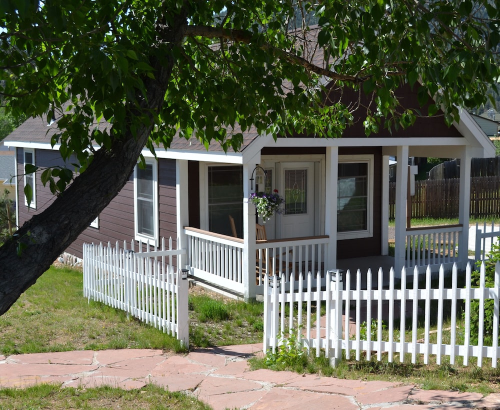 Hotel River Rock Cottages - Image 1