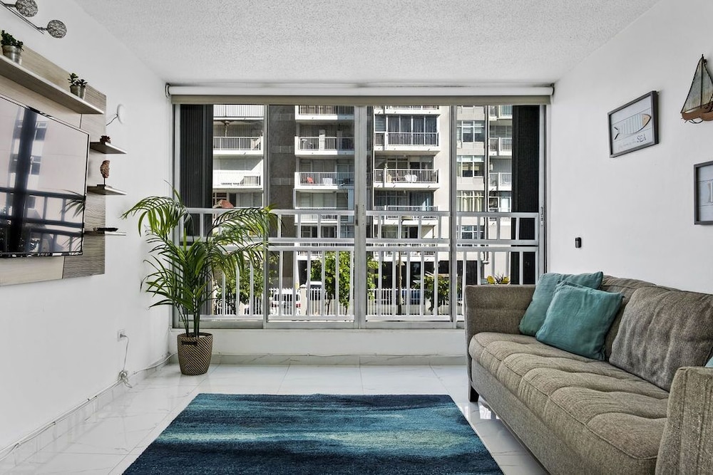 Brisa Marina 2BDR Pool Parking Beachside view 5