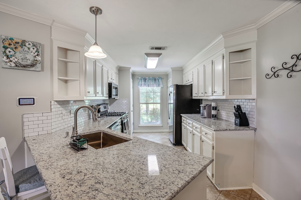 Updated Retreat w/ Outdoor Space in Flowood!