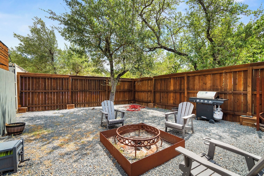 Contemporary 3BR Country Gem Swim Spa Fire Pit