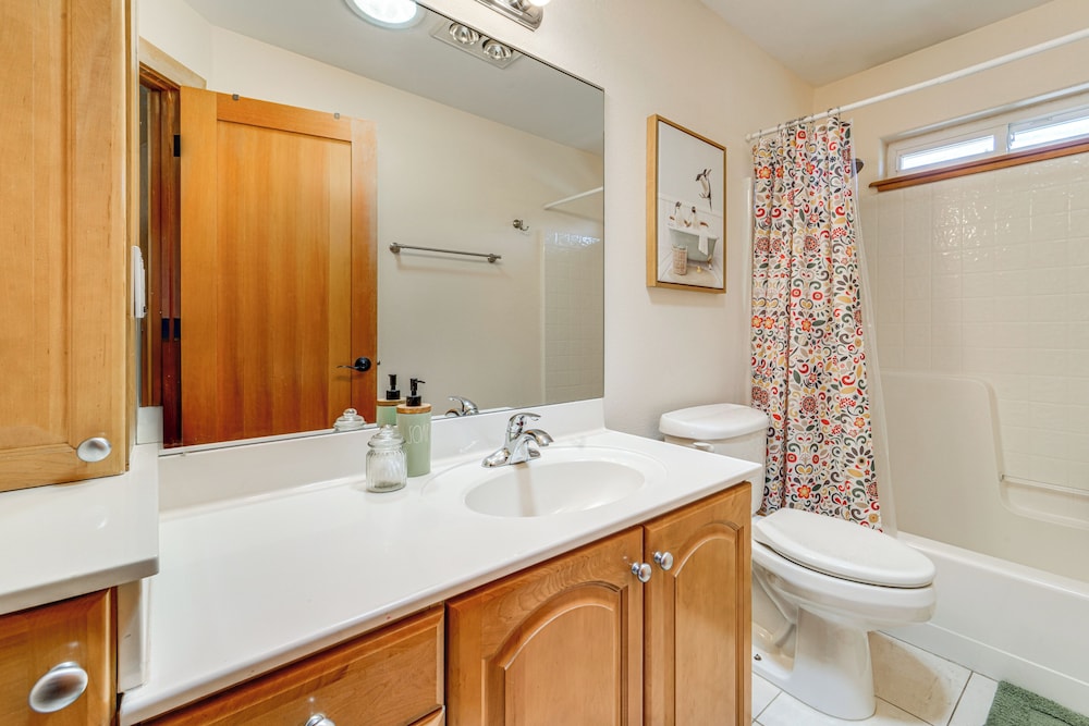 5 Mi to Northstar Resort! Family Home w/ Hot Tub