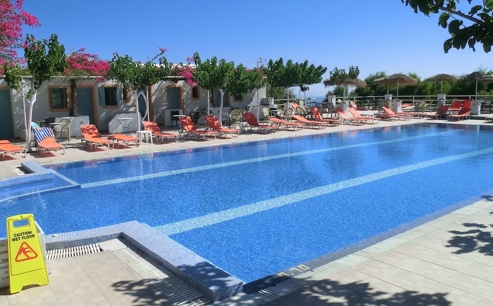 Santorini Camping & Hostel