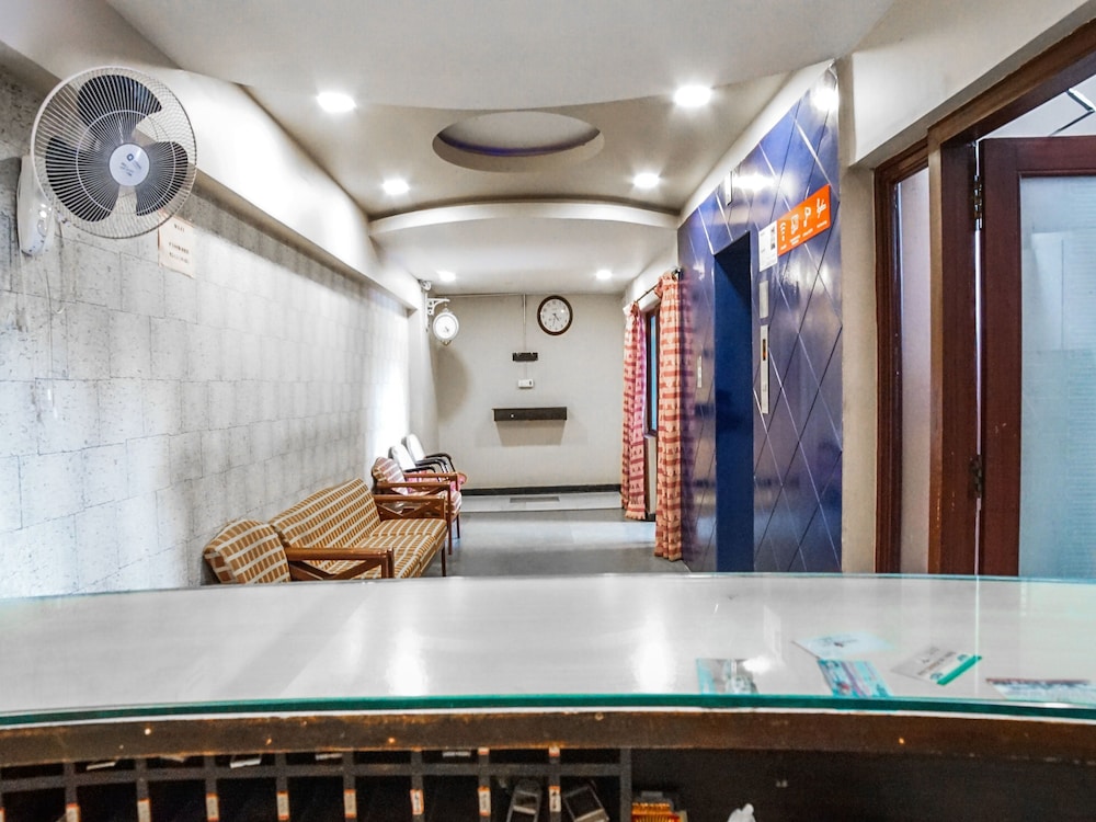 Capital O 12906 Amrutha Grand