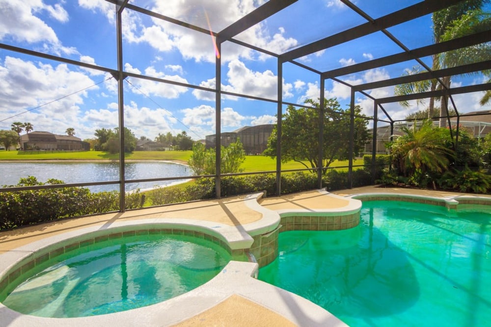 Formosa Gardens 2705