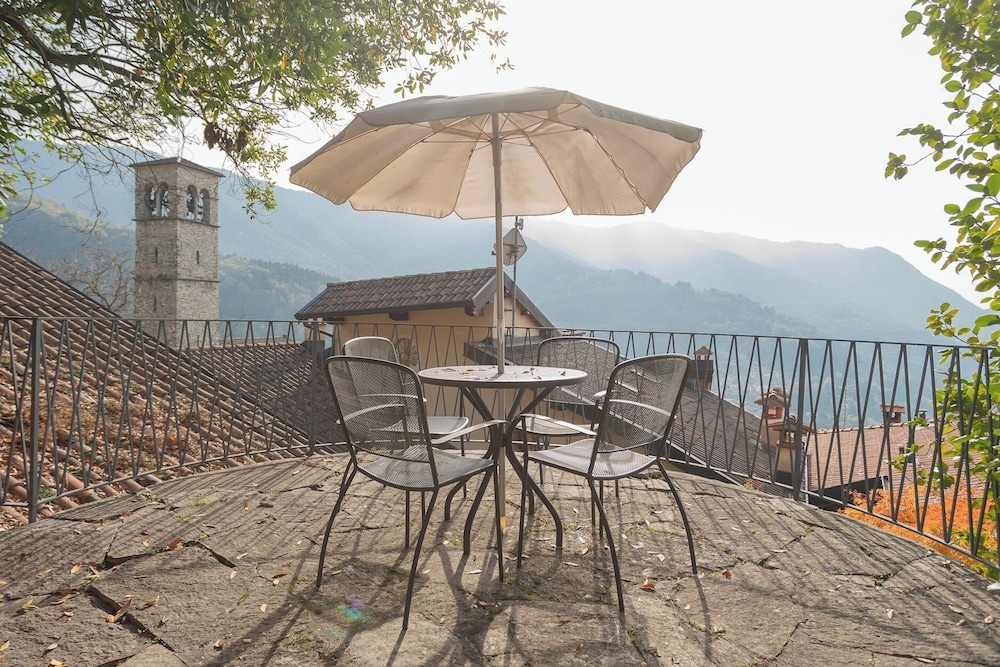 Villa Torre di Palanzo With Magnificent View by Rent all Como