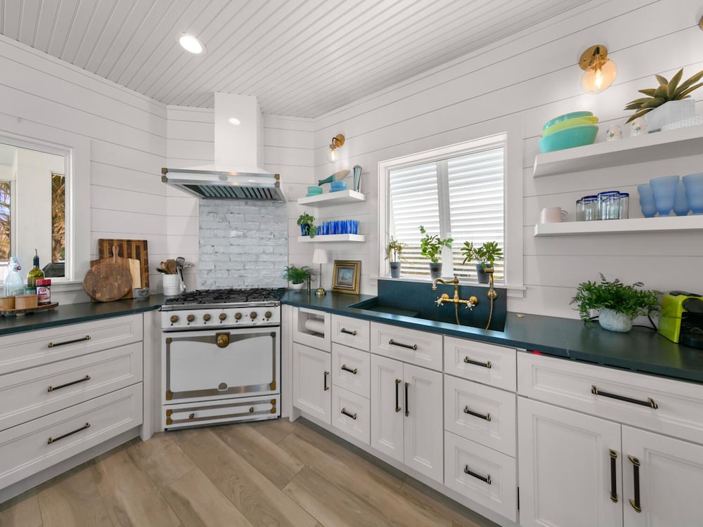 Ocean Paradise by Distinctive Beach Rentals