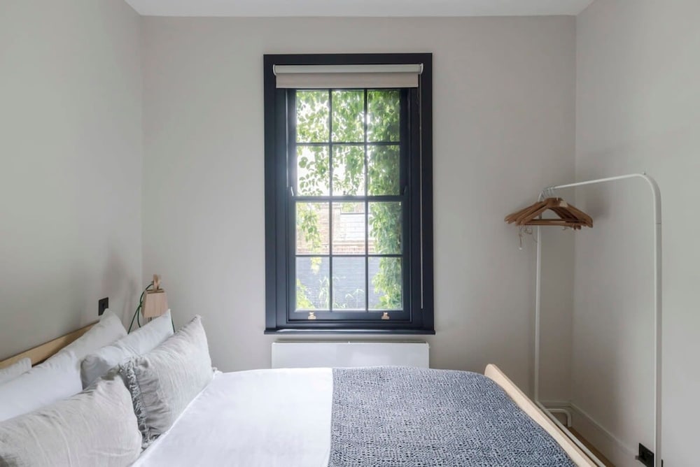 Stylish Georgian Townhouse w Sun Terrace Garden