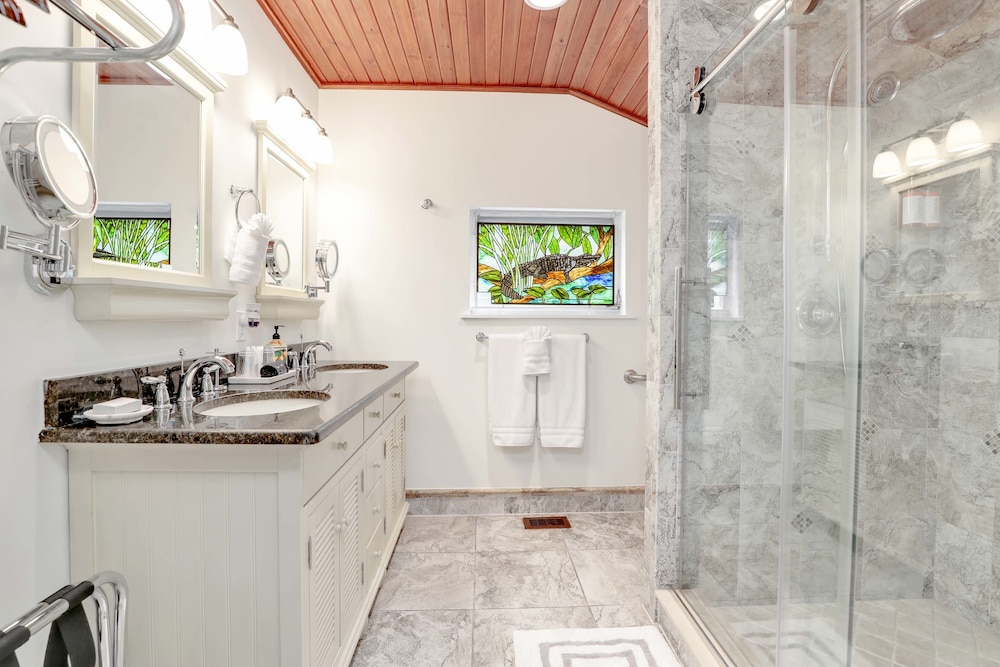 Hibiscus House Bed Breakfast Inn Turtle Room Bed-ada