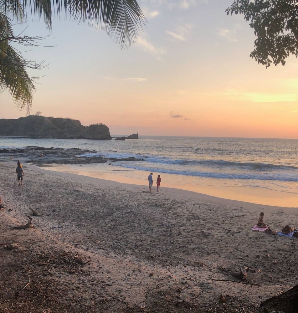 Casa Bonita - 5BR With Pool Walk to Beach
