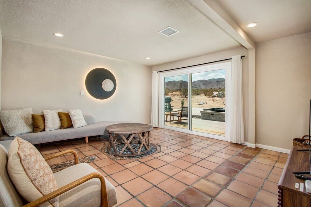 @ Marbella Lane - Moon Designer Home Close to Jtnp